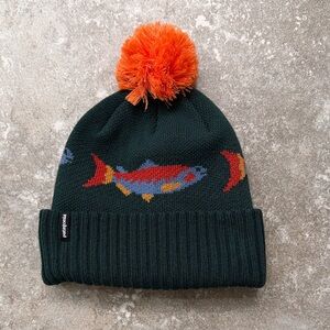 NWOT Patagonia Dark Green Powder Town Fish Beanie with Orange Pom-Pom (Adult)
